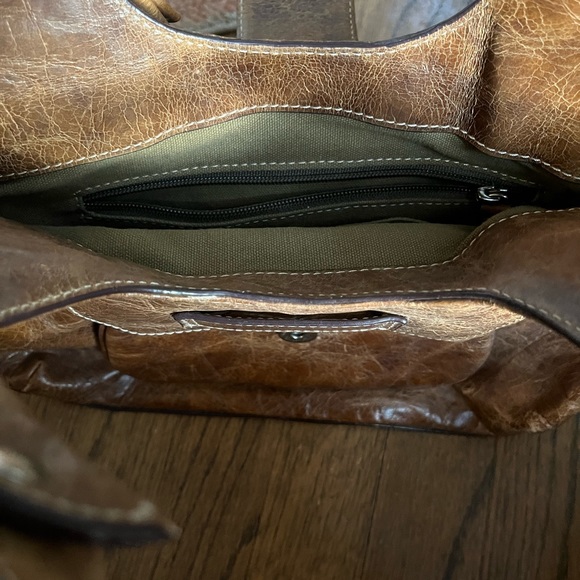 Distressed leather handbag - Picture 2 of 4